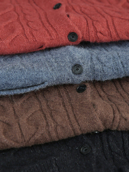 Effortlessly Elegant Cardigan with a Timeless Design