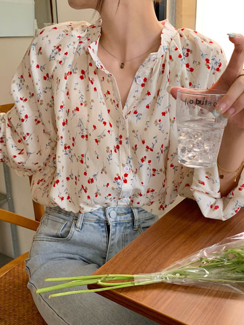 Classic Vintage Blouse with a Flattering Fit