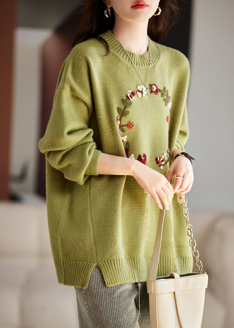 Well Tailored Sweater with a Graceful Silhouette