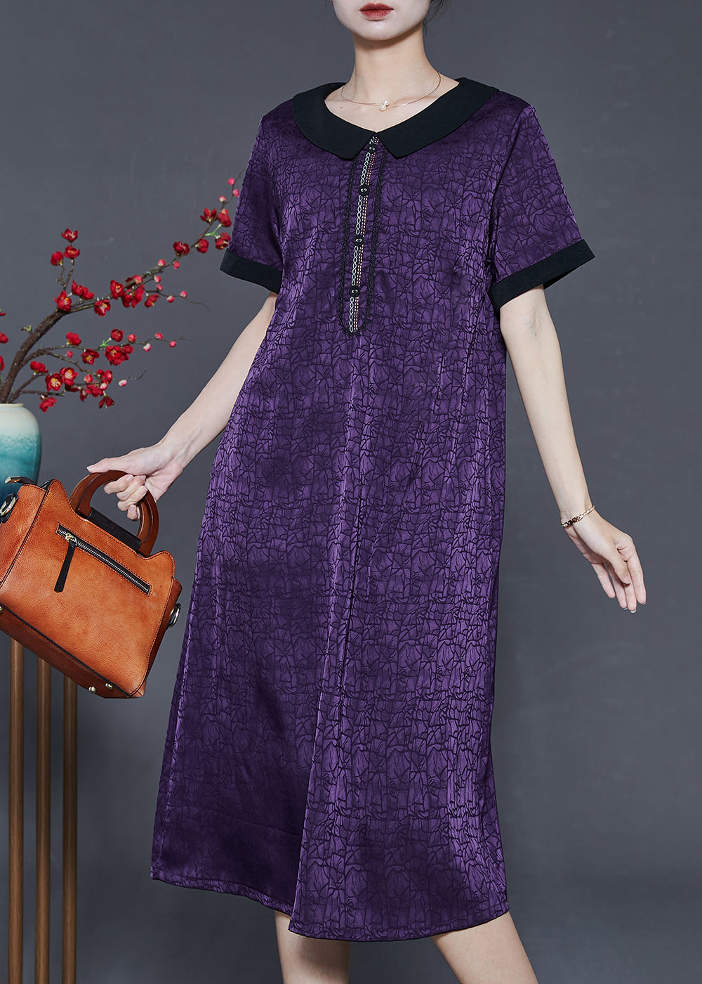 Effortlessly Elegant Dress with a Timeless Design