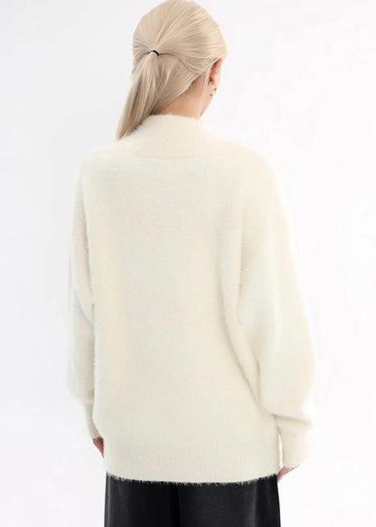 Effortlessly Elegant Sweater with a Timeless Design