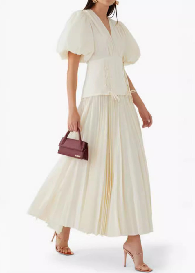 Effortlessly Elegant Dress with a Timeless Design