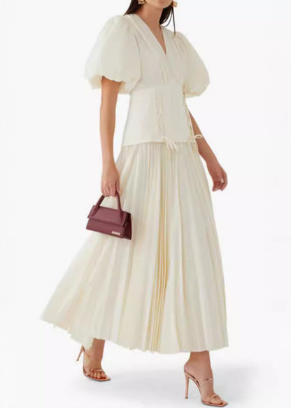 Effortlessly Elegant Dress with a Timeless Design