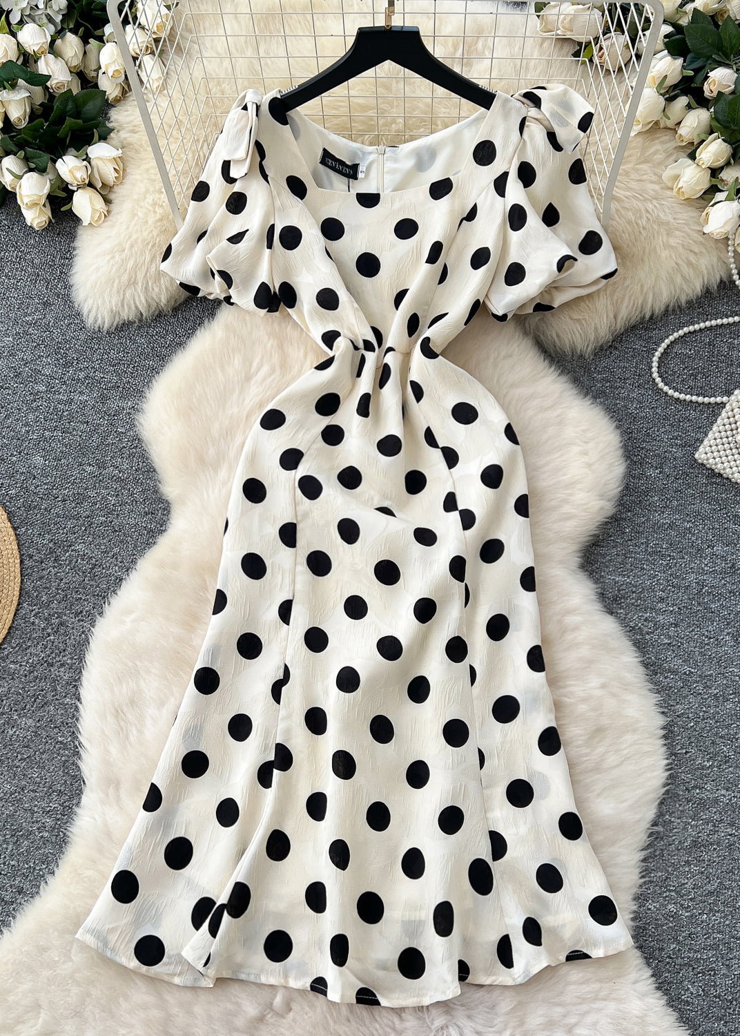 Beautifully Finished Dress in a Timeless Design