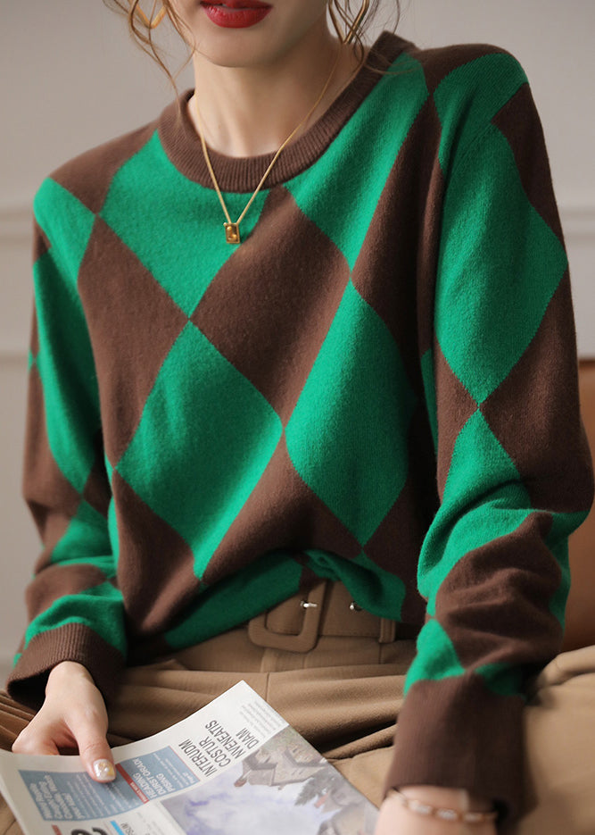 Well Tailored Sweater with a Graceful Silhouette