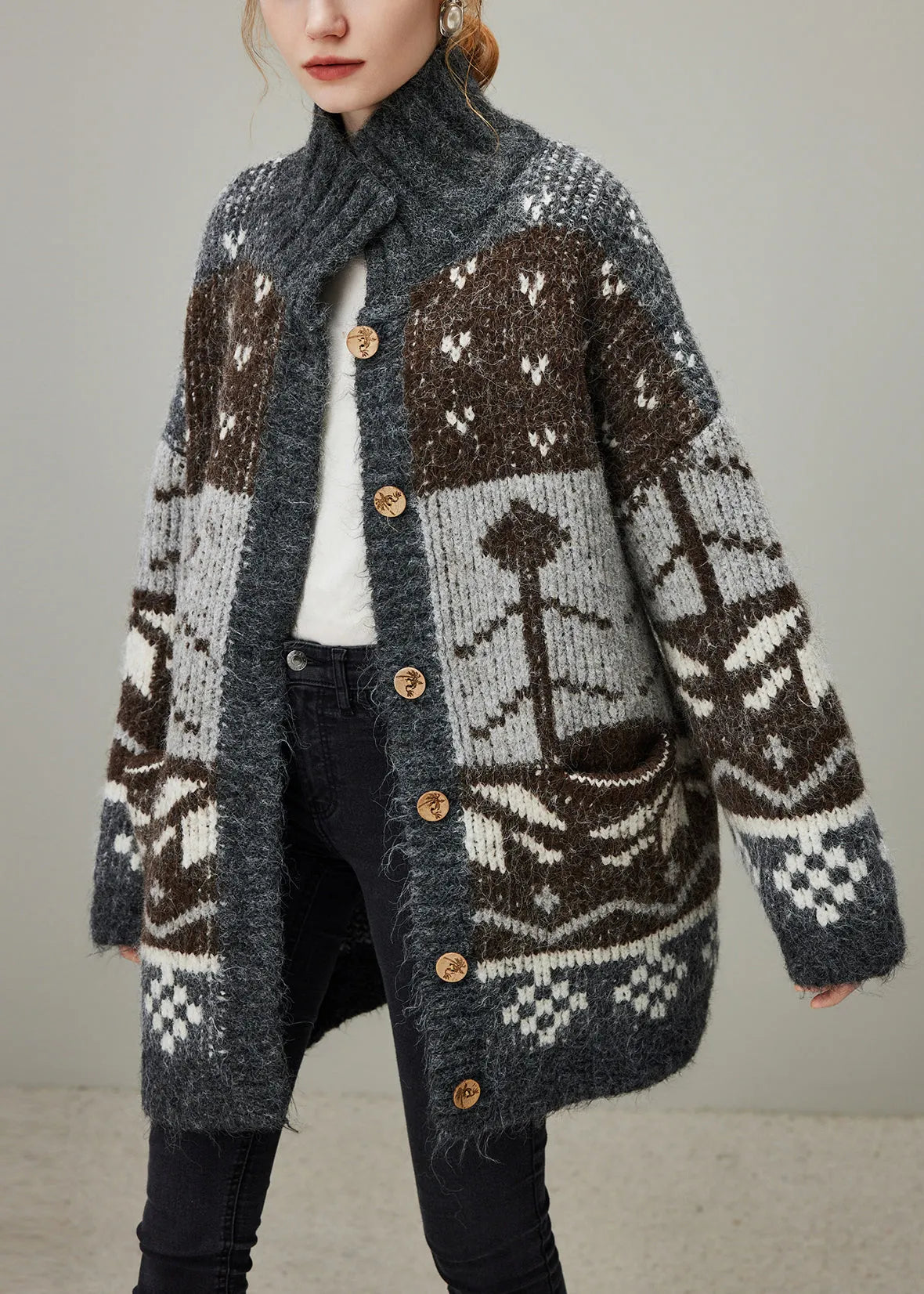 Well Tailored Coat with a Graceful Silhouette