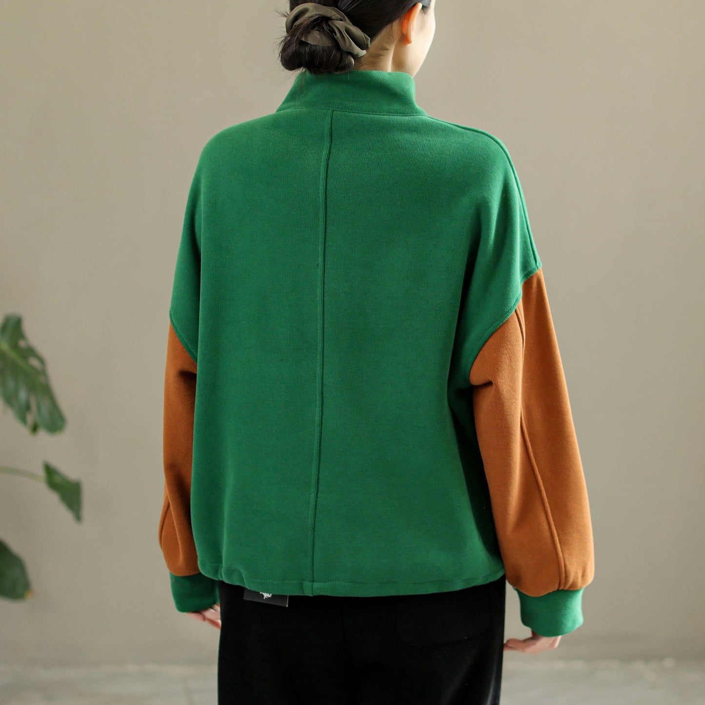 Well Tailored Sweater with a Graceful Silhouette