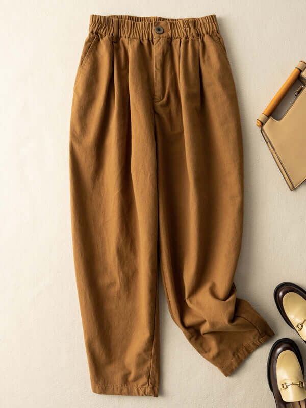 Effortlessly Elegant Pants with a Timeless Design