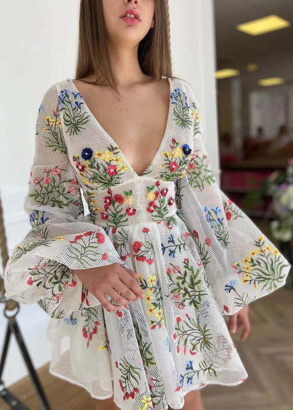 Effortlessly Elegant Dress with a Timeless Design