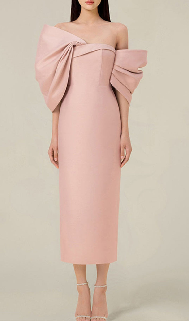 Well Tailored Dress with a Graceful Silhouette