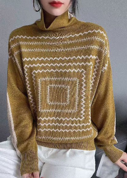 Well Tailored Sweater with a Graceful Silhouette