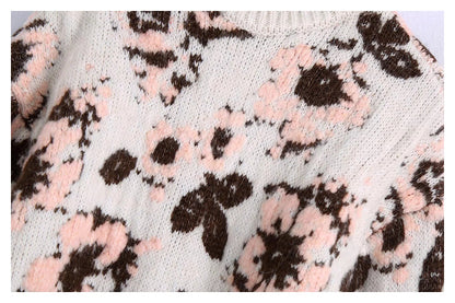 Well Tailored Sweater with a Graceful Silhouette