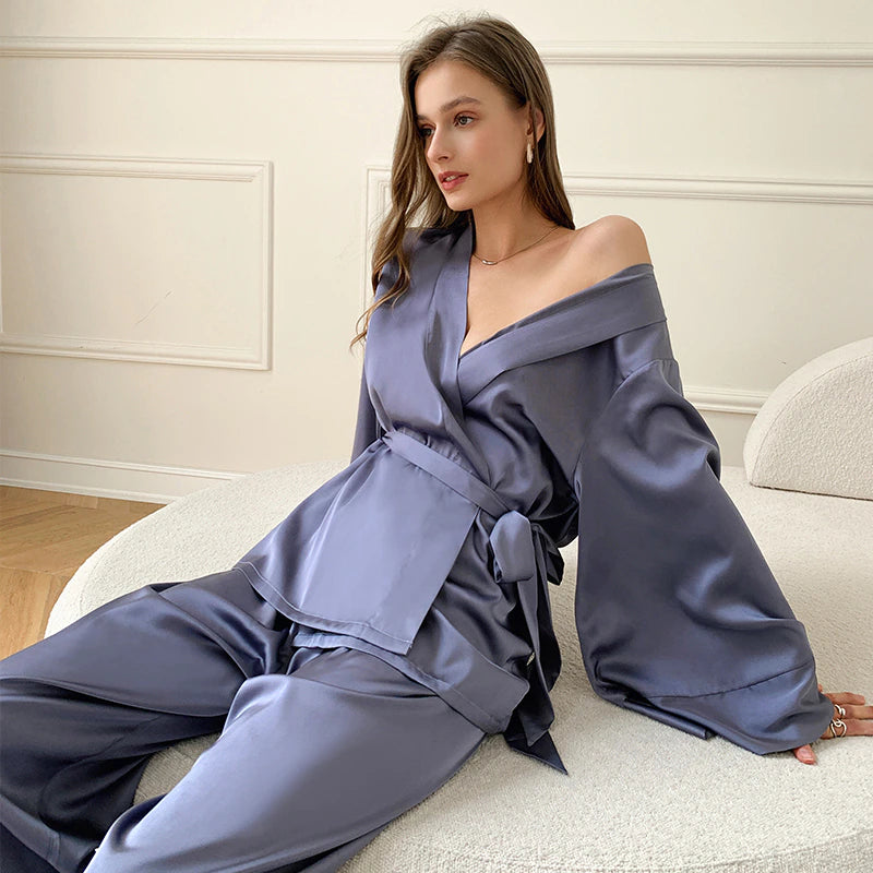 Well Tailored Cardigan with a Graceful Silhouette