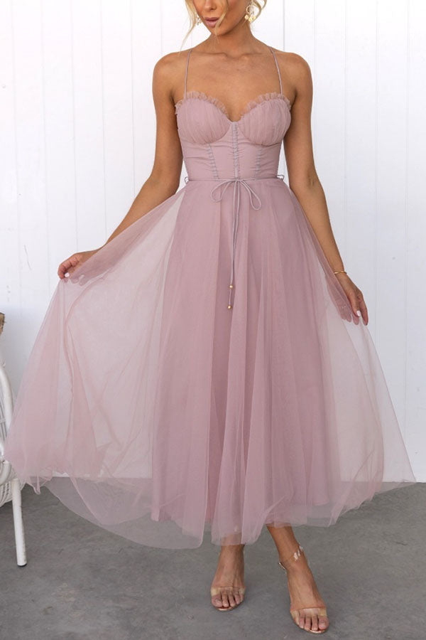 Beautifully Finished Dress in a Timeless Design