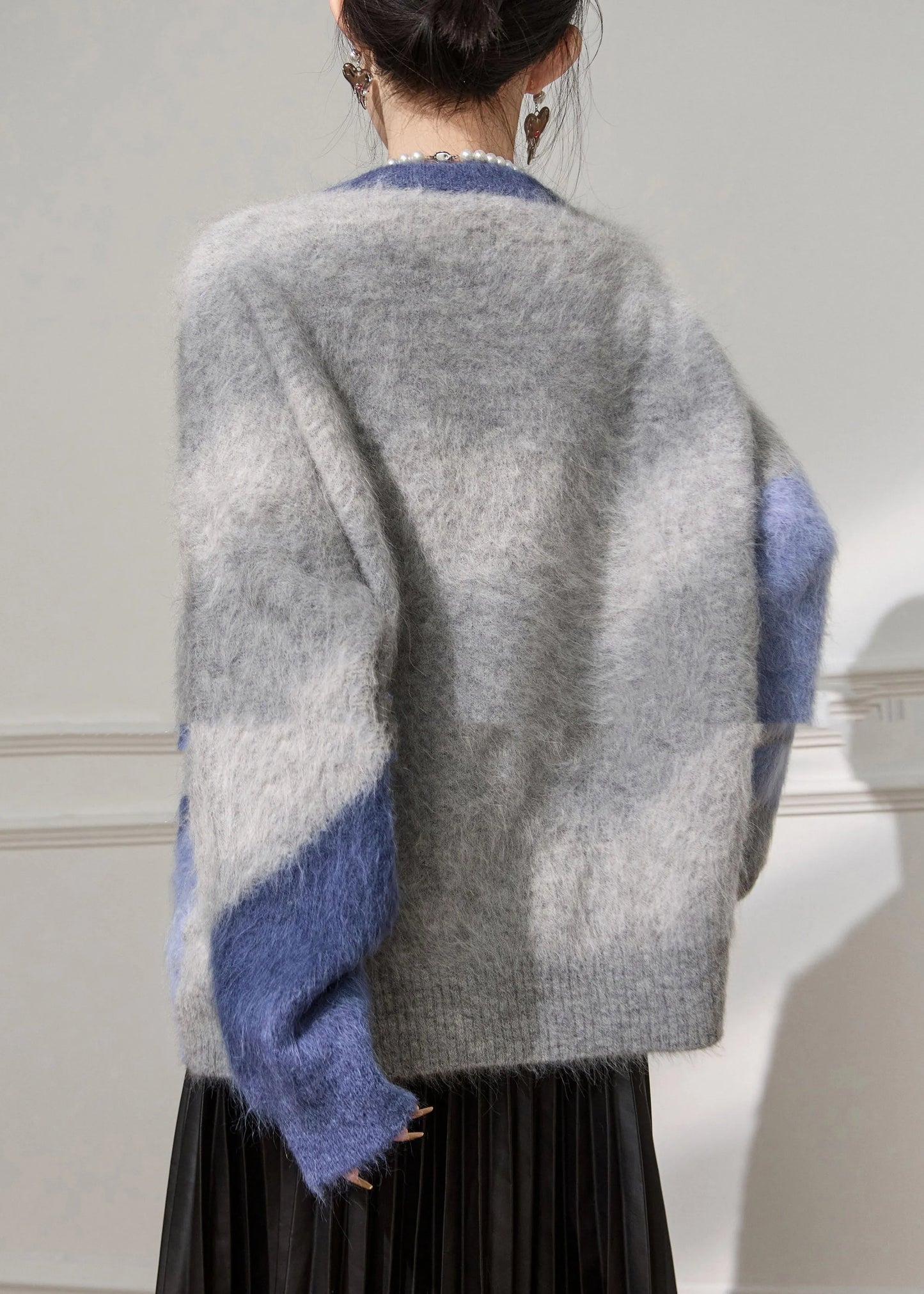 Well Tailored Sweater with a Graceful Silhouette