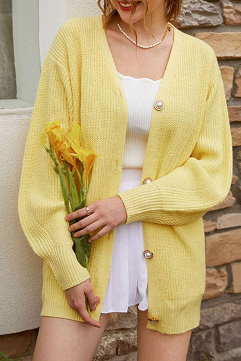 Effortlessly Elegant Cardigan with a Timeless Design