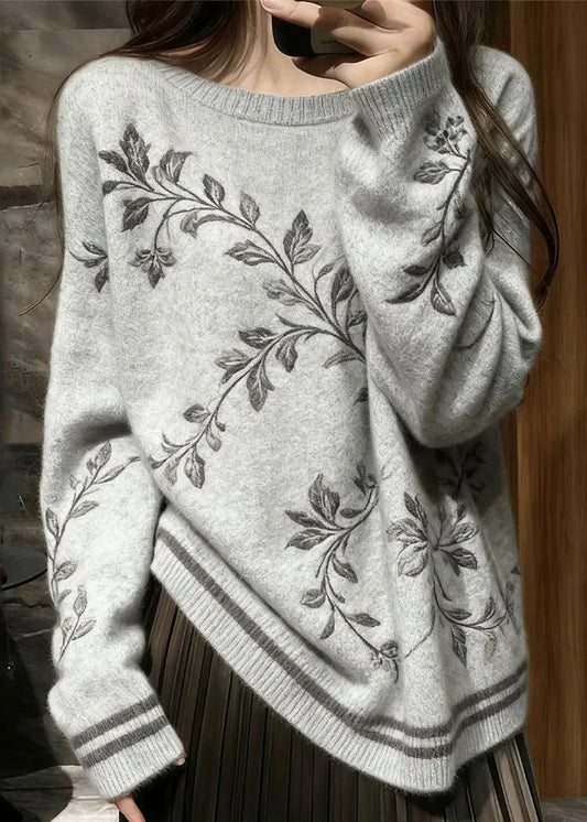 Effortlessly Elegant Sweater with a Timeless Design