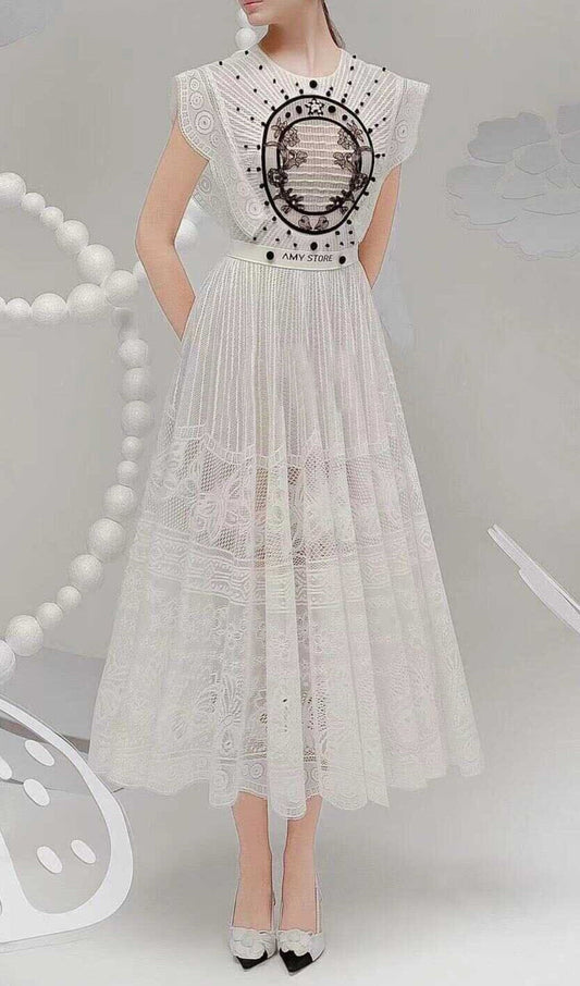 Well Tailored Dress with a Graceful Silhouette