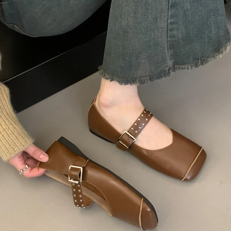 Graceful Orthopedic Flats for Modern Look