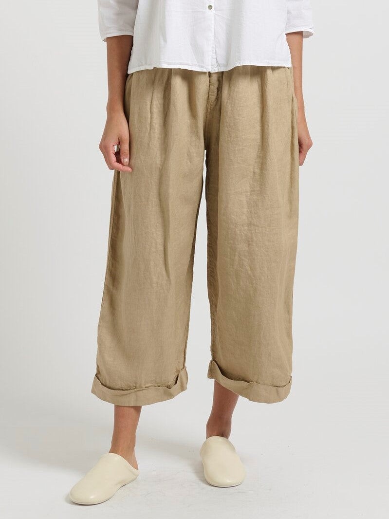 Well Tailored Pants with a Graceful Silhouette
