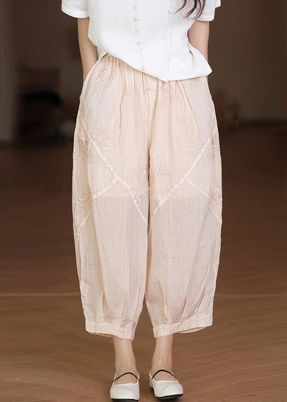 Effortlessly Elegant Pants with a Timeless Design
