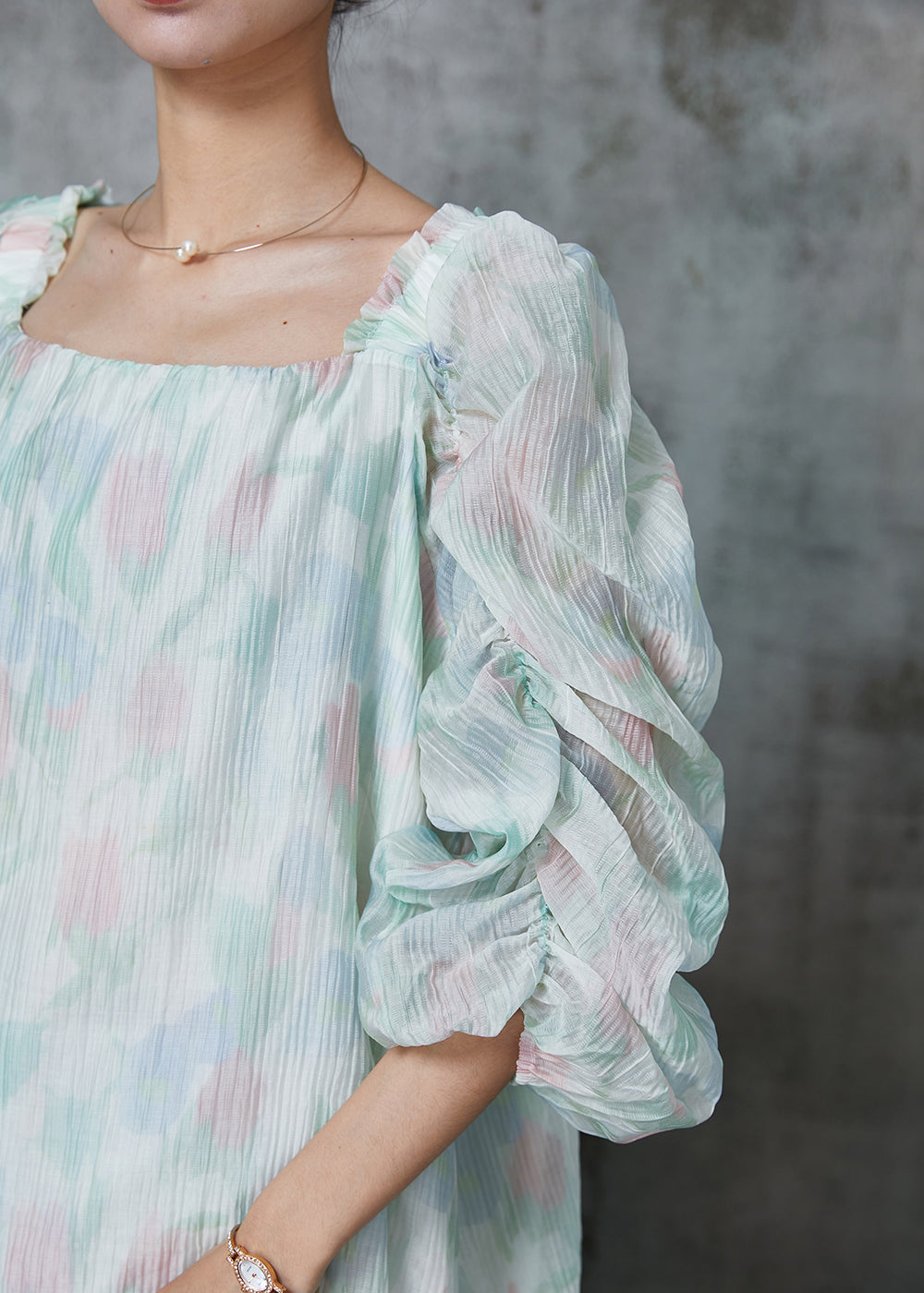 Well Tailored Blouse with a Graceful Silhouette