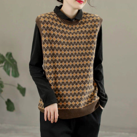 Well Tailored Sweater with a Graceful Silhouette