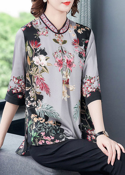 Classic Vintage Top with a Flattering Fit