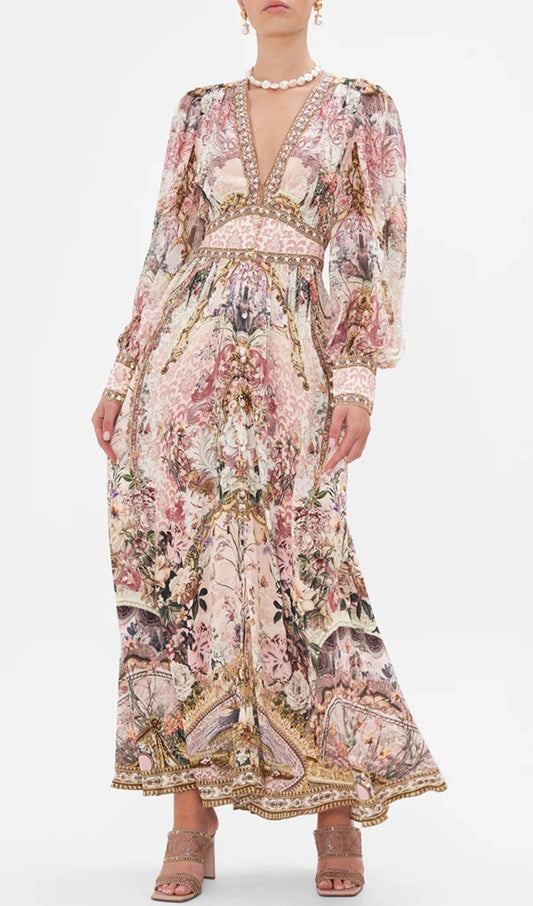 Well Tailored Dress with a Graceful Silhouette