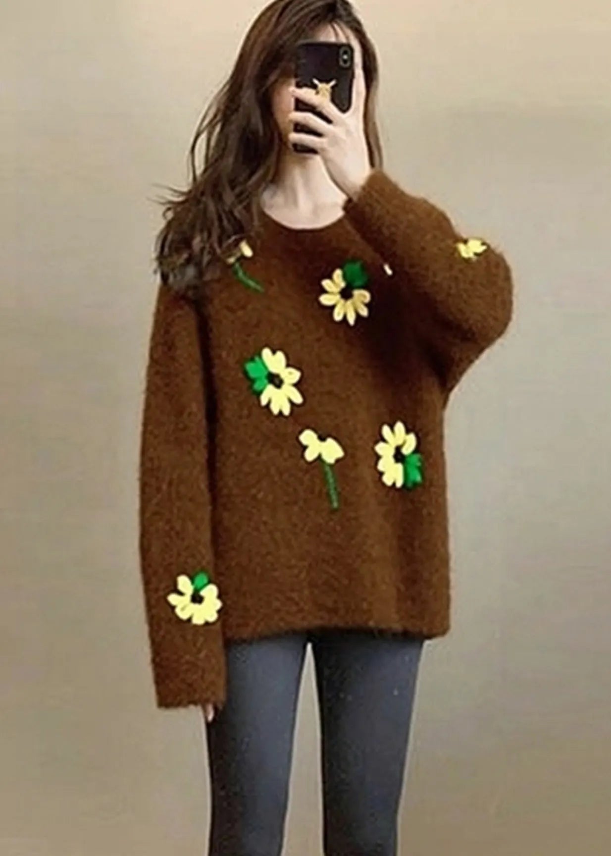 Well Tailored Sweater with a Graceful Silhouette
