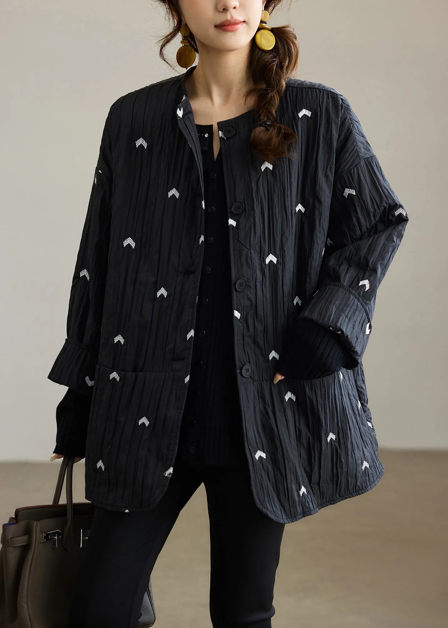 Well Tailored Coat with a Graceful Silhouette