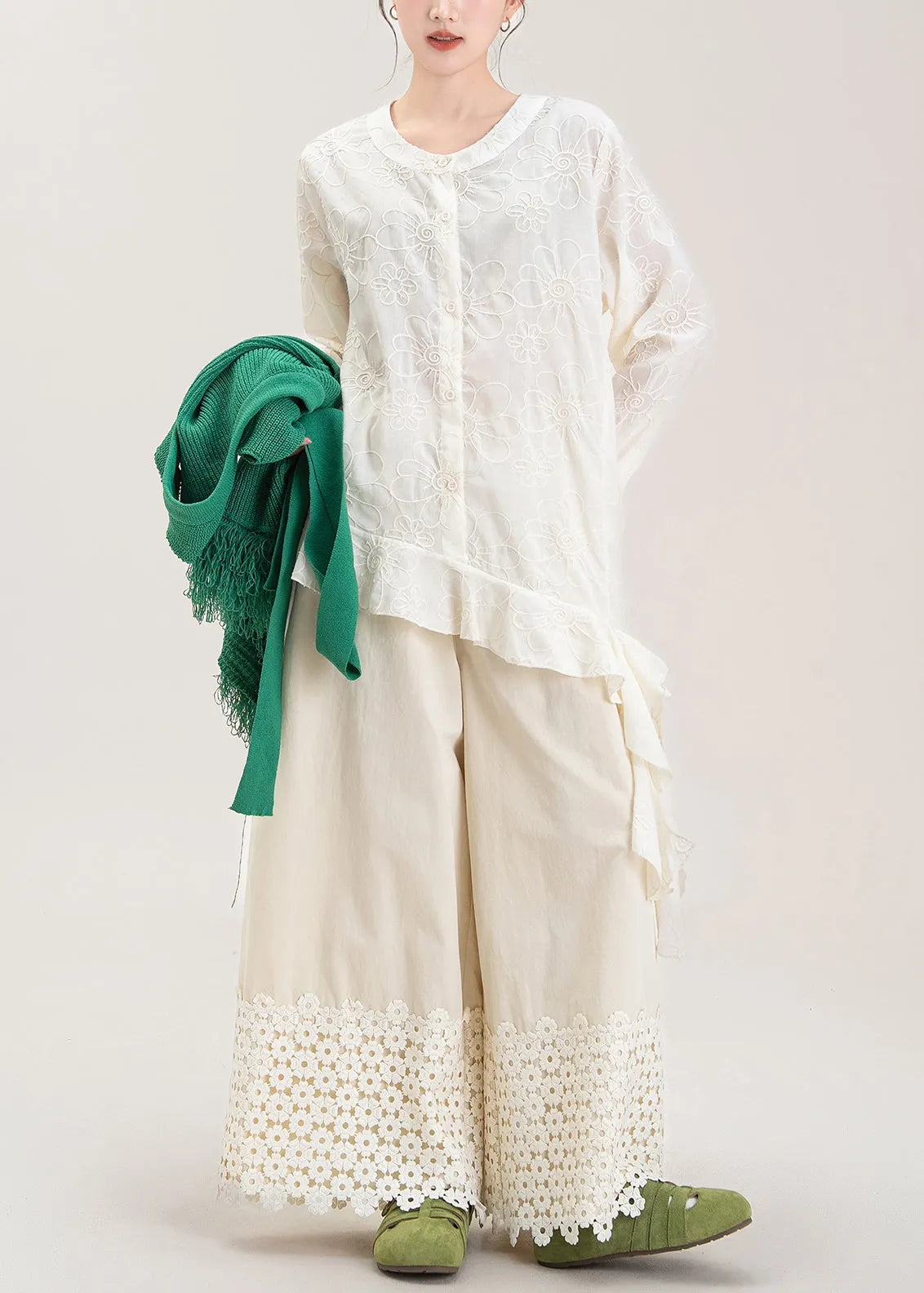 Well Tailored Pants with a Graceful Silhouette