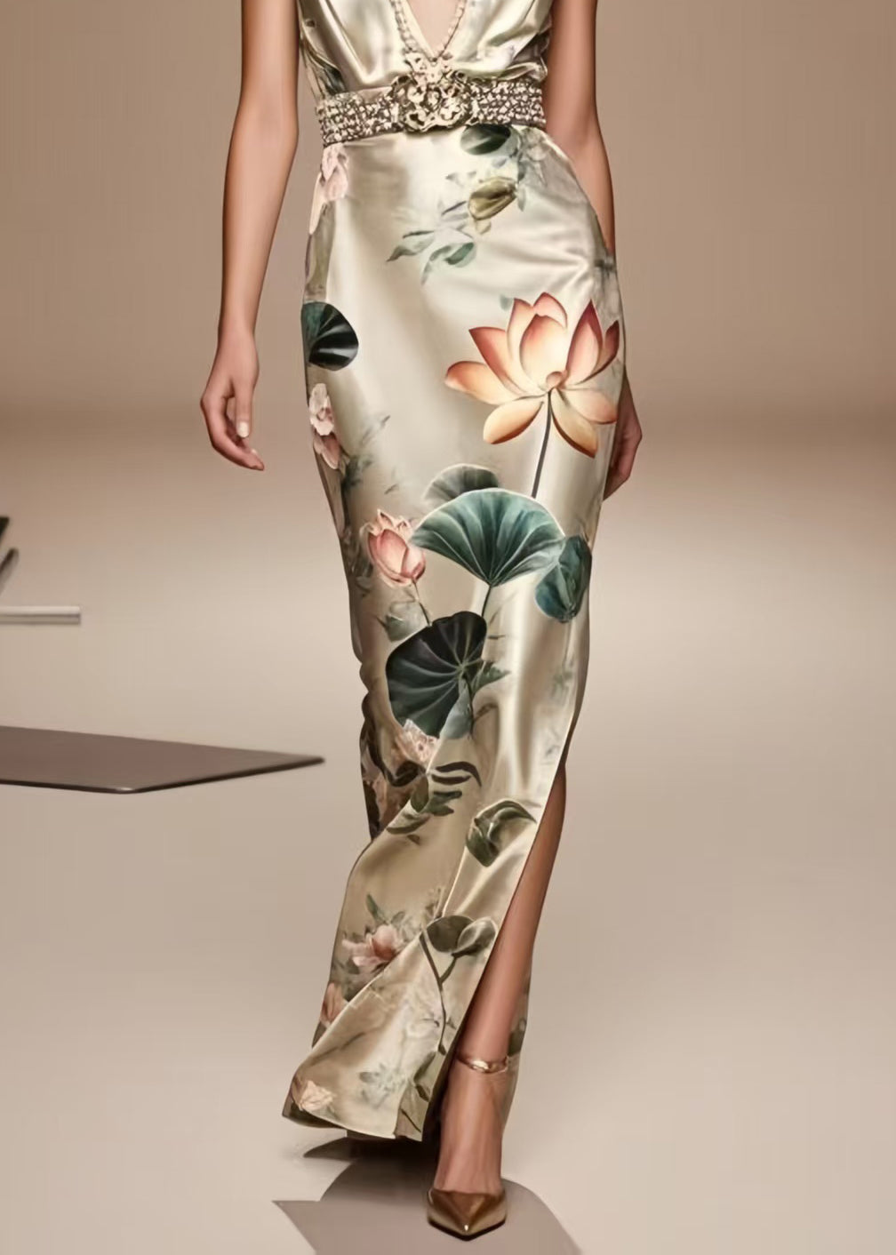 Beautifully Finished Dress in a Timeless Design