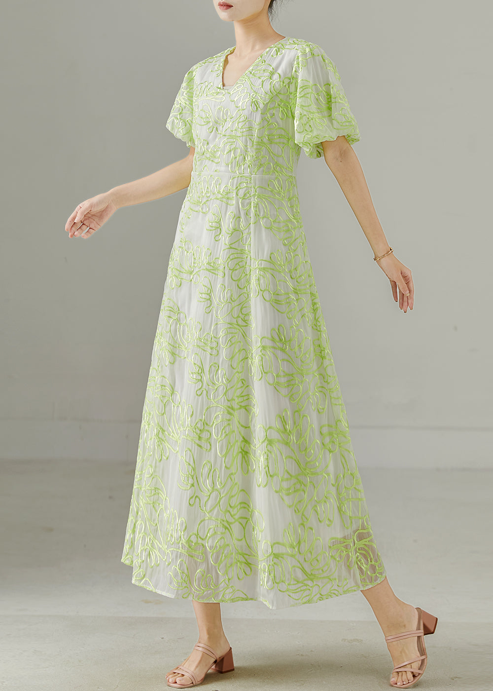 Beautifully Finished Dress in a Timeless Design