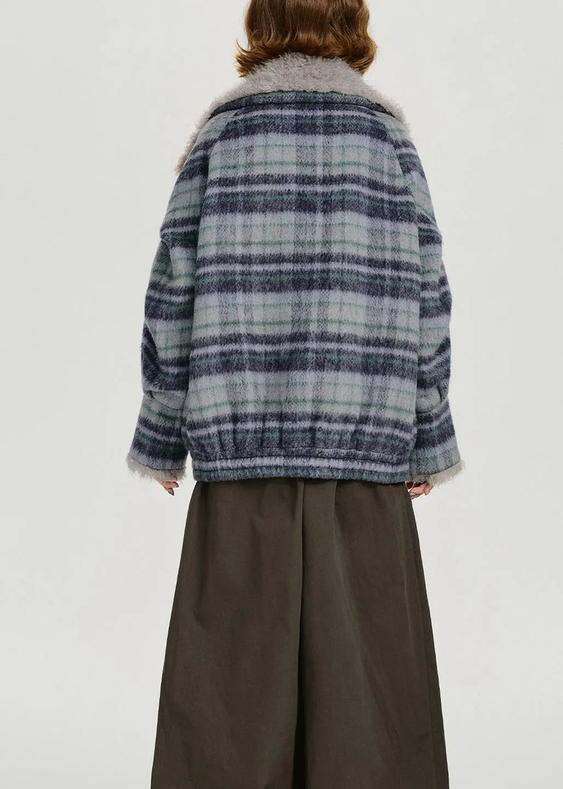Well Tailored Coat with a Graceful Silhouette