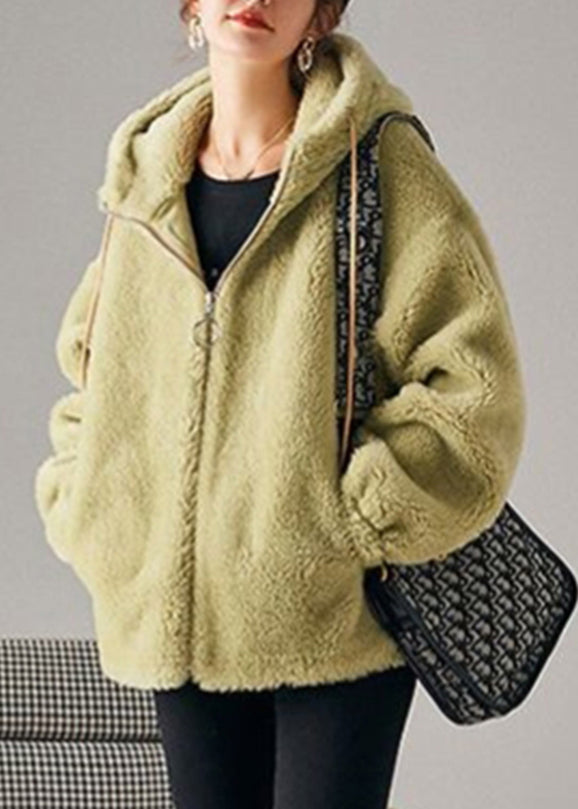 Effortlessly Elegant Coat with a Timeless Design
